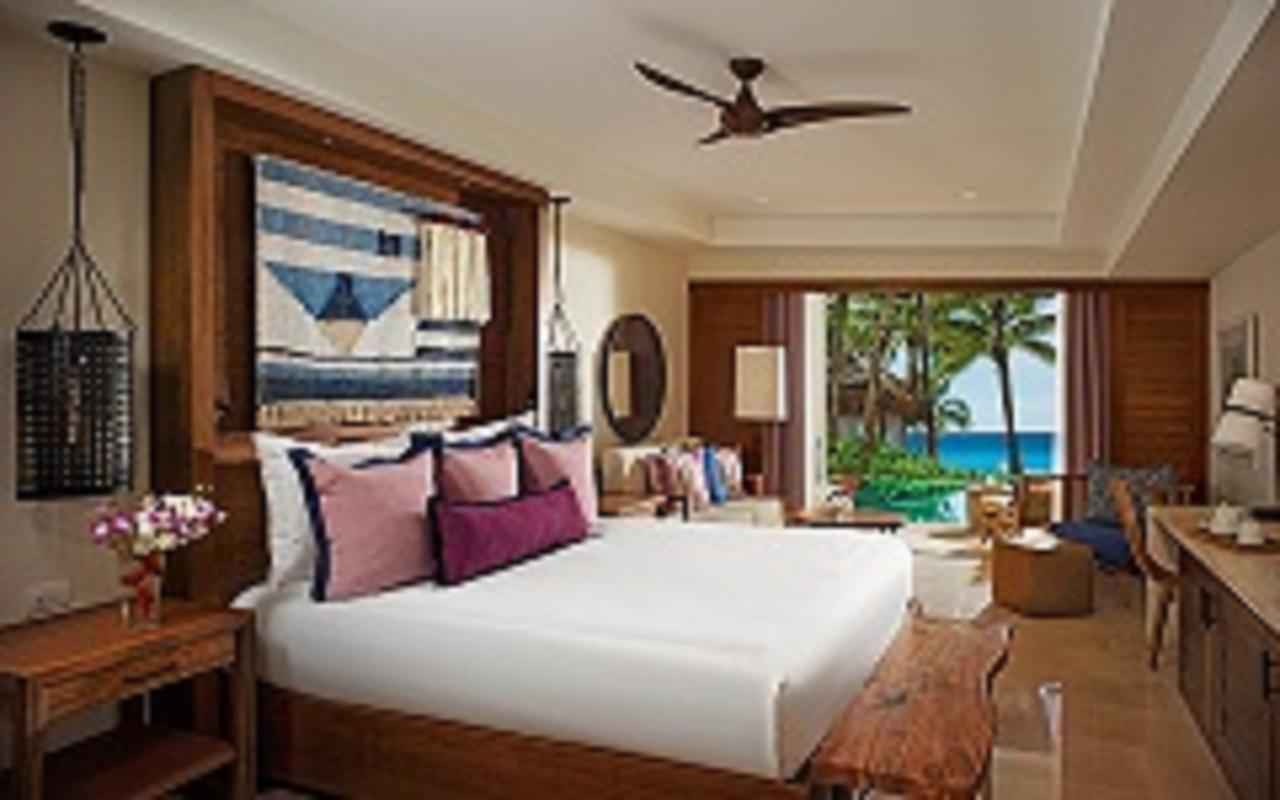 Junior Suite Swim Out with king size bed,1021897507:JPEG
